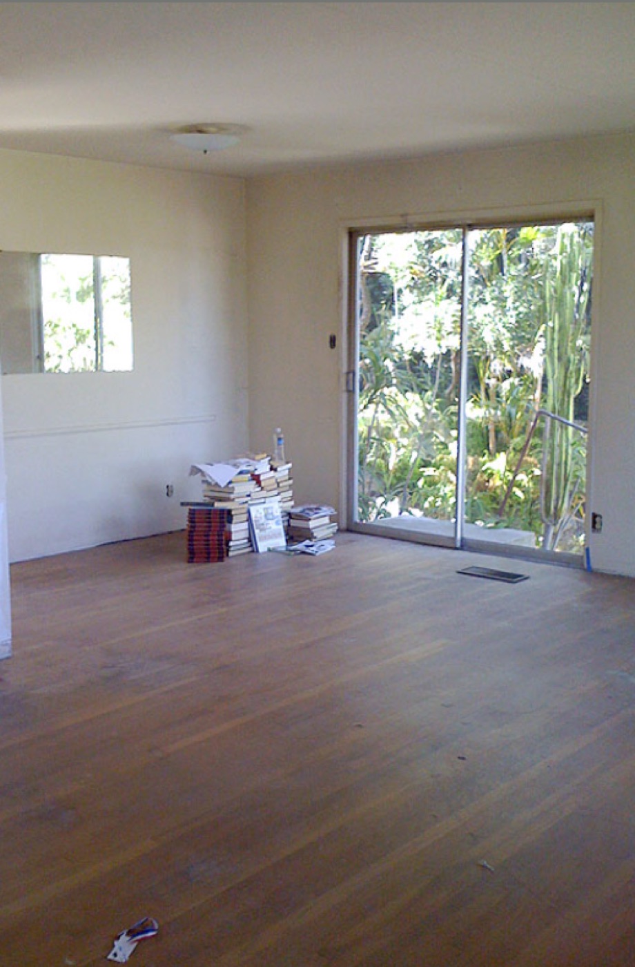 Empty living room with sliding glass door before the remodel